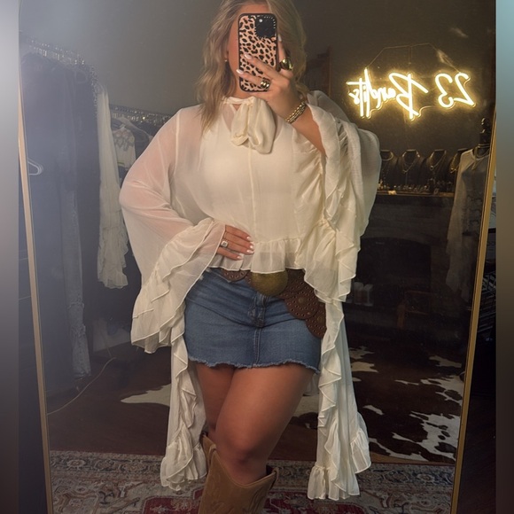 Ruffle Sleeve Oversized Bow Tie Top - Picture 1 of 6